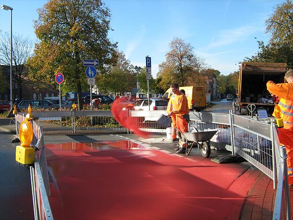 Erste Radwegefurt mit spezieller Markierung im Jahr 2008